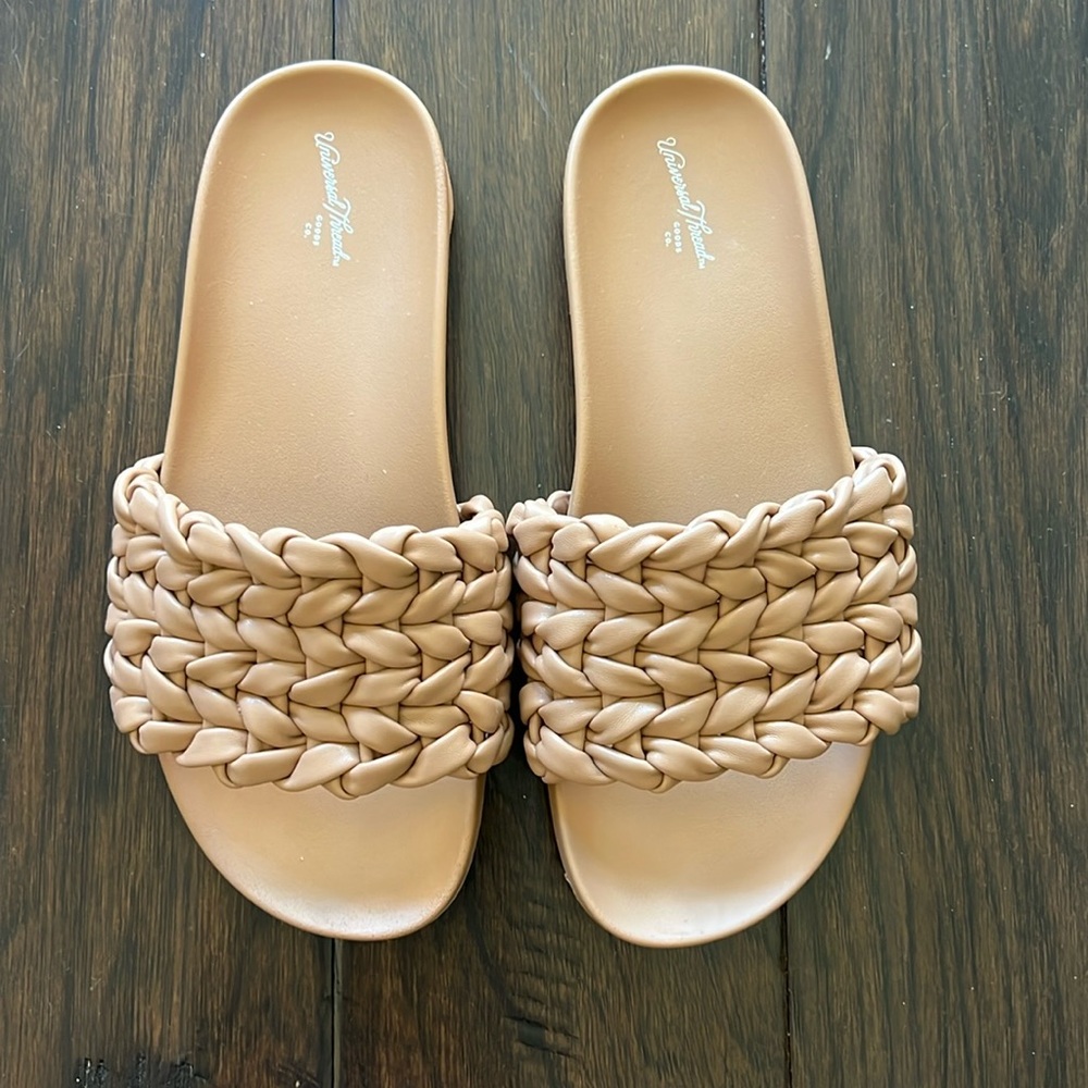 Universal Threads sandals